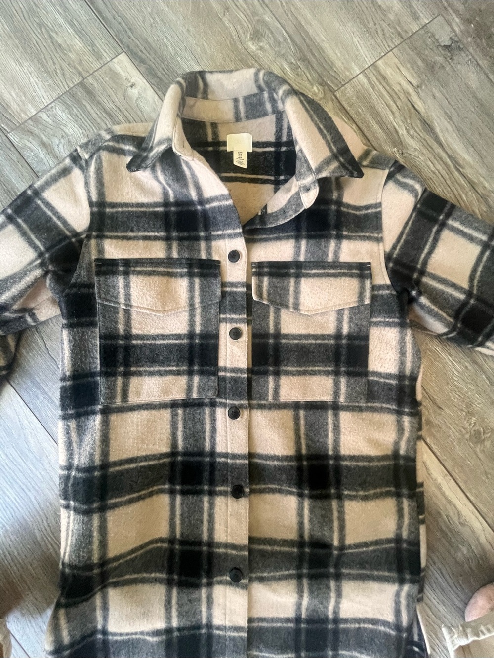 H&M Beige and Black Plaid Shacket - Picture 4 of 5